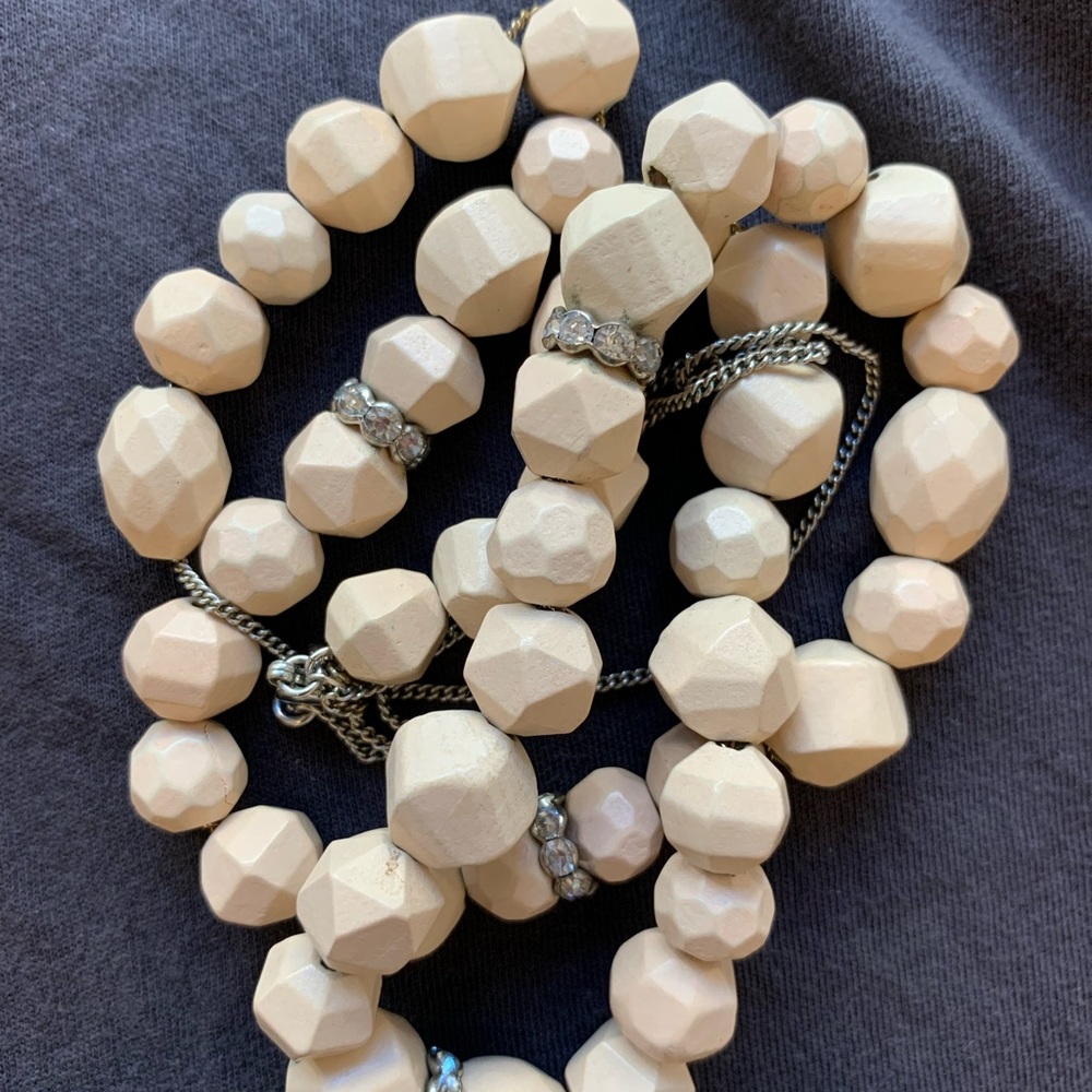 JCREW necklace, a modern substitute for pearls